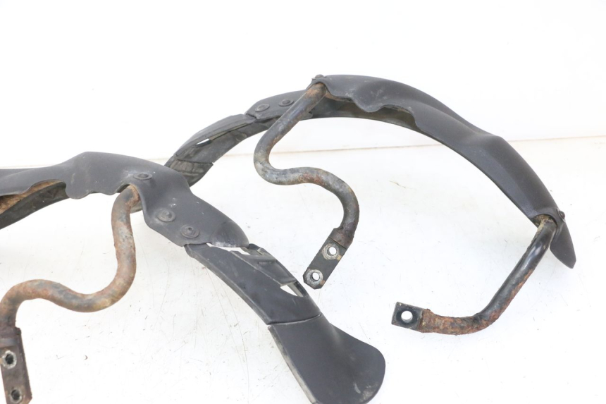 photo de GUARDABARROS DELANTERO PIAGGIO MP3 RL 250 (2006 - 2010) - Detalles de los puntos de fijación