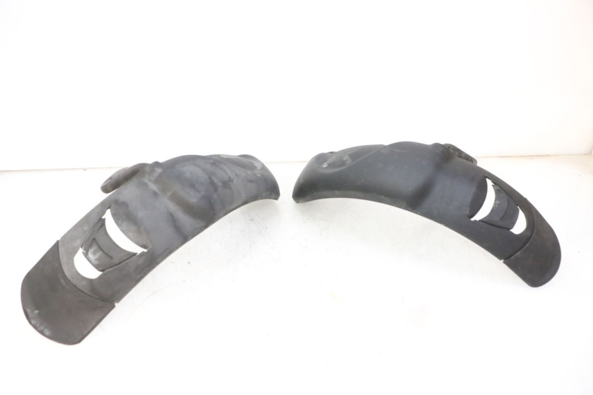 photo de GUARDABARROS DELANTERO PIAGGIO MP3 500 (2011 - 2015) - Detalles de los puntos de fijación