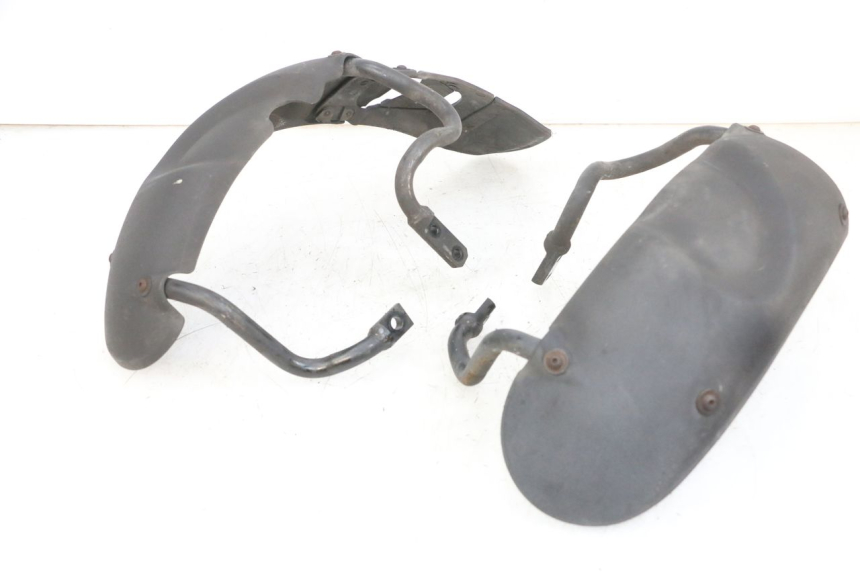 photo de GUARDABARROS DELANTERO PIAGGIO MP3 125 (2006 - 2014) - Detalles de los puntos de fijación