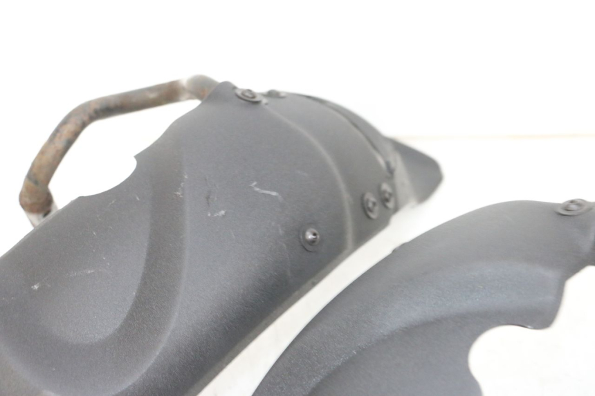 photo de GUARDABARROS DELANTERO PIAGGIO MP3 RL 250 (2006 - 2010) - Zoom sobre los componentes