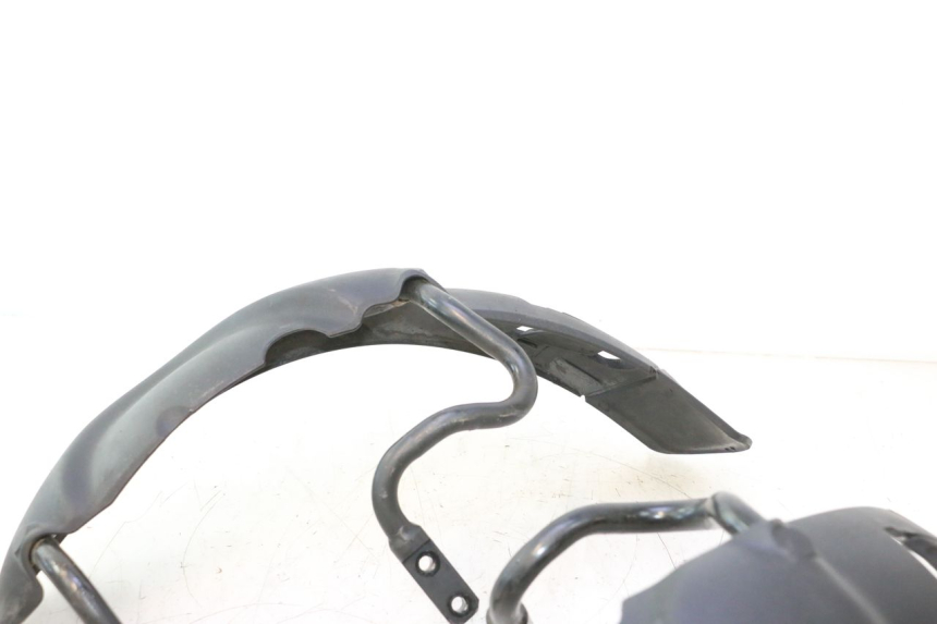 photo de GUARDABARROS DELANTERO PIAGGIO MP3 500 (2016 - 2018) - Detalles de los puntos de fijación