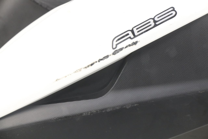 photo de GUARDABARROS DELANTERO MBK MW TRYPTIK 125 (2017 - 2022) - Detalles de los puntos de fijación