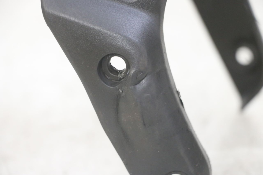 photo de GUARDABARROS DELANTERO PIAGGIO NEW TYPHOON 50 (2018 - 2021) - Detalles de los puntos de fijación