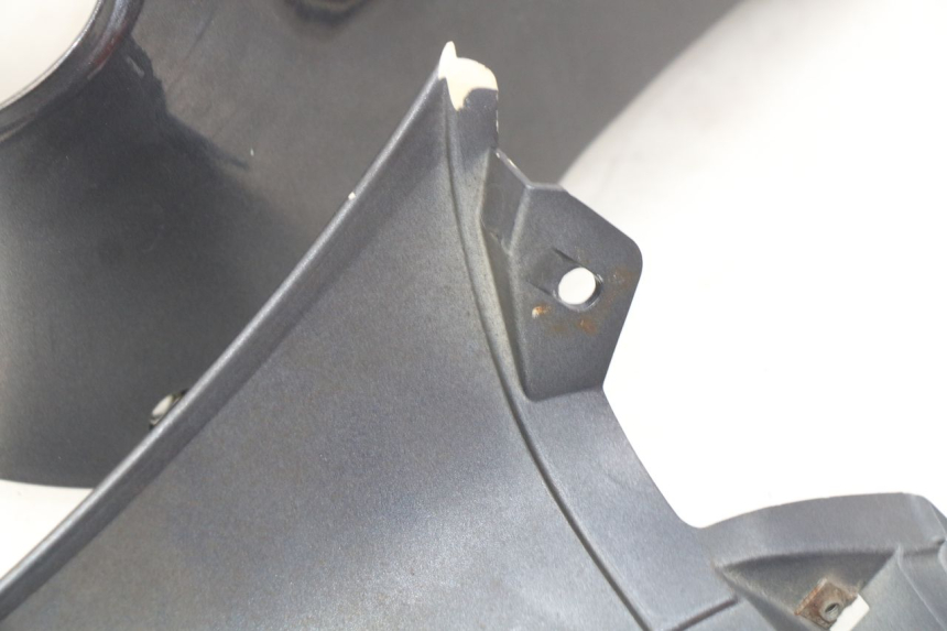 photo de GUARDABARROS DELANTERO KYMCO PEOPLE 250 (2004 - 2008) - Primer plano de alta resolución