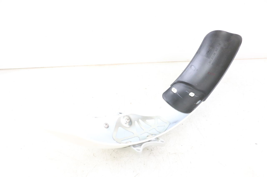 photo de GUARDABARROS DELANTERO ROYAL ENFIELD CONTINENTAL GT 650 (2019 - 2024) - Detalles de los puntos de fijación