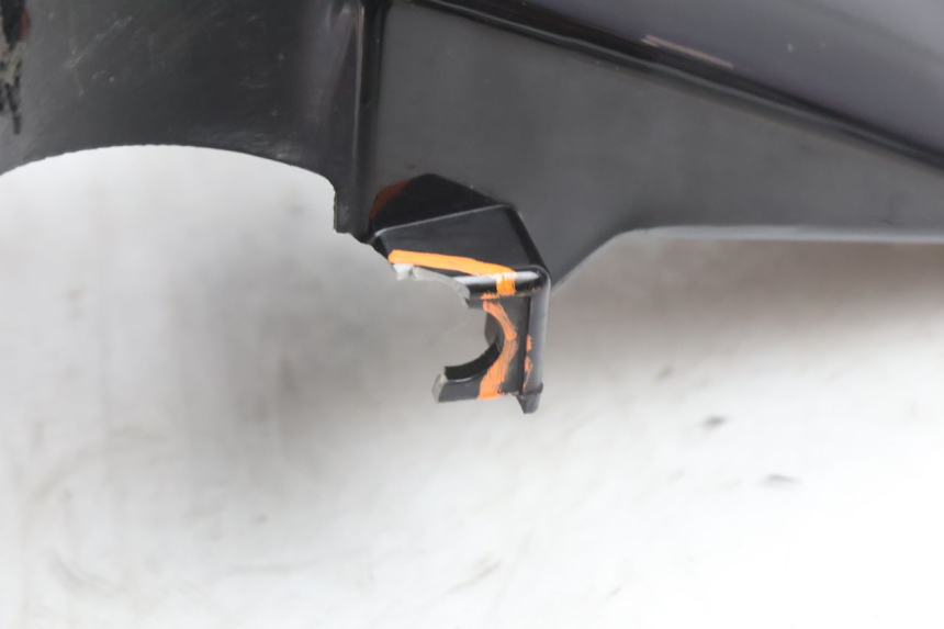 photo de GUARDABARROS DELANTERO KYMCO SUPER 8 2T 50 (2007 - 2013) - Detalles de los puntos de fijación