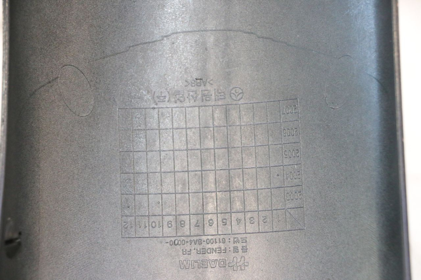 photo de GUARDABARROS DELANTERO DAELIM VJ ROADWIN 125 (2004 - 2007) - Primer plano de alta resolución