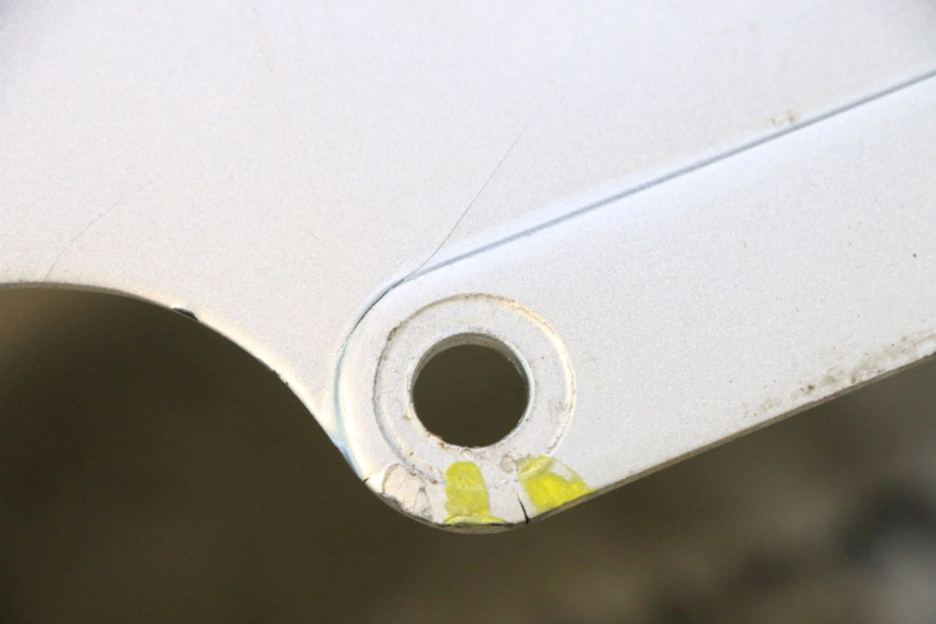 photo de GUARDABARROS DELANTERO YAMAHA XJR 1300 (1998 - 2002) - Detalles de los puntos de fijación