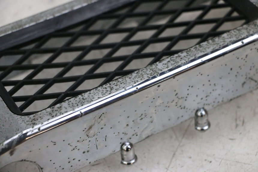 photo de Rejilla del radiador HYOSUNG GV AQUILA 125 (2000 - 2009) - Primer plano técnico