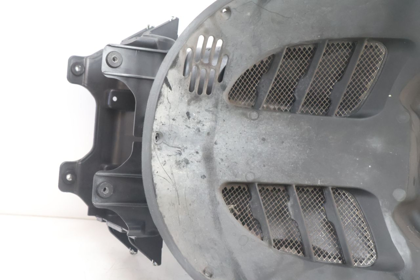 photo de RADIADOR CUBIERTA APRILIA ATLANTIC S 125 (2010 - 2013) - Detalle de la pieza