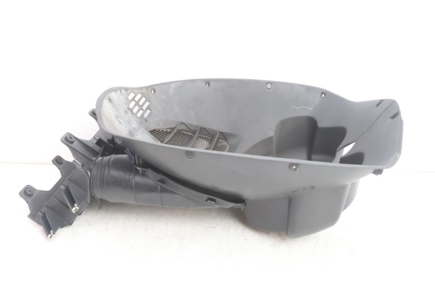 photo de RADIADOR CUBIERTA APRILIA ATLANTIC S 125 (2010 - 2013) - Primer plano técnico