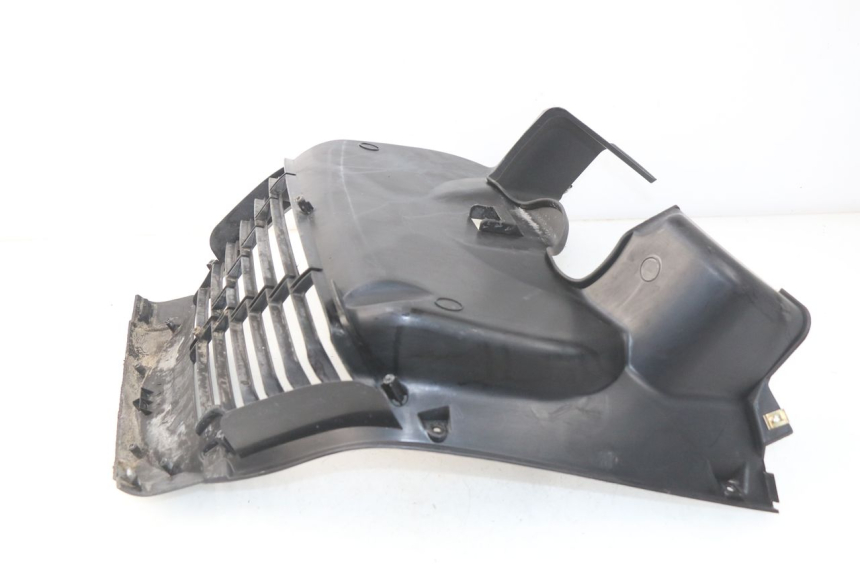 photo de RADIADOR CUBIERTA KYMCO DINK STREET 125 (2009 - 2014) - Primer plano técnico