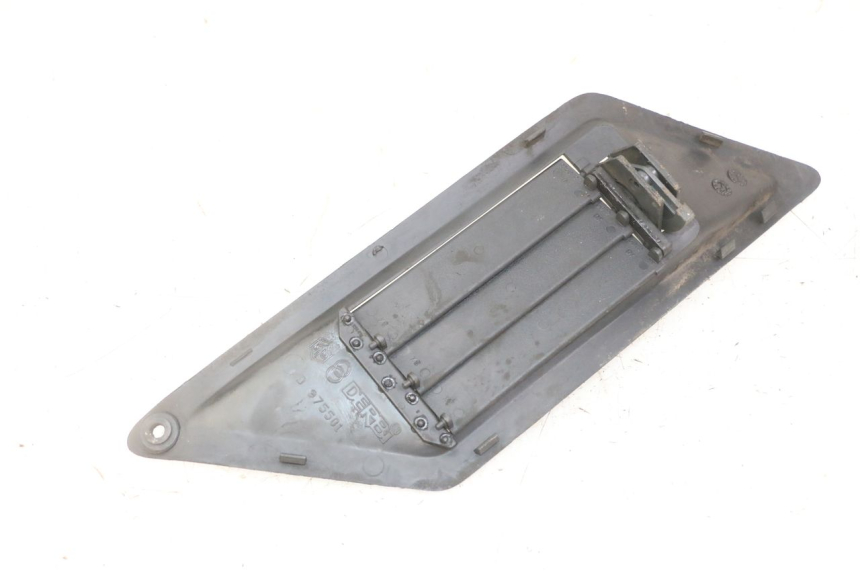 photo de RADIADOR CUBIERTA DERECHA GILERA NEXUS 125 (2009 - 2013) - Detalles de los puntos de fijación