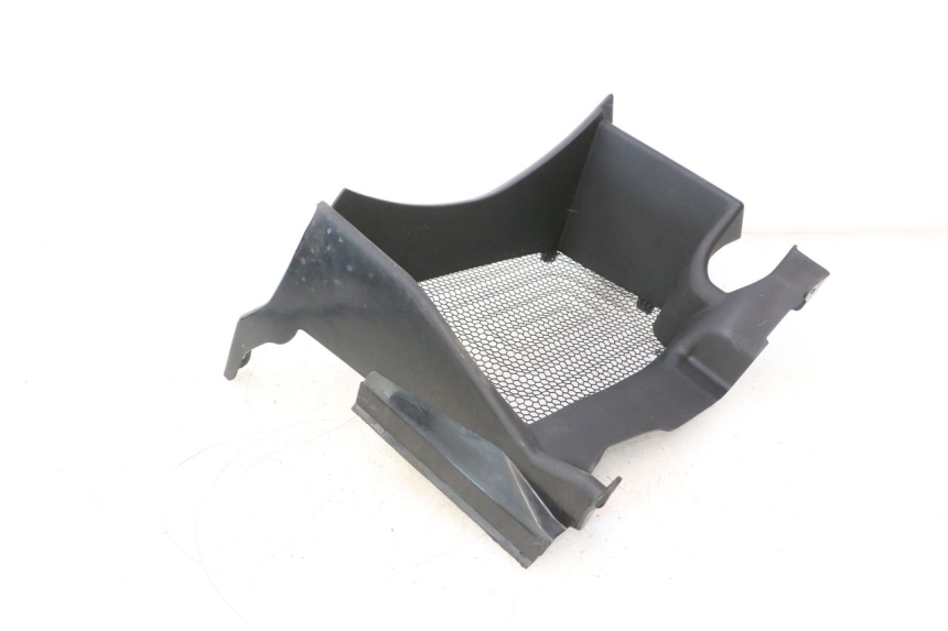 photo de RADIADOR CUBIERTA DERECHA CAN-AM SPYDER RS 1000 (2008 - 2012) - Detalles de los puntos de fijación