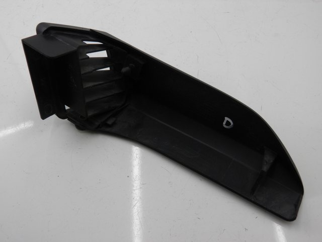 photo de RADIADOR CUBIERTA DERECHA YAMAHA YBR 125 (2007 - 2009) - Detalle de la pieza