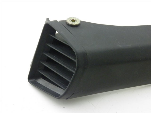 photo de RADIADOR CUBIERTA DERECHA YAMAHA YBR 125 (2007 - 2009) - Primer plano técnico