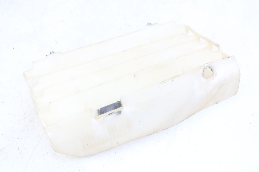 photo de REJILLA DEL RADIADOR IZQUIERDA HONDA CRF CR-F 450 (2009 - 2012) - Primer plano técnico