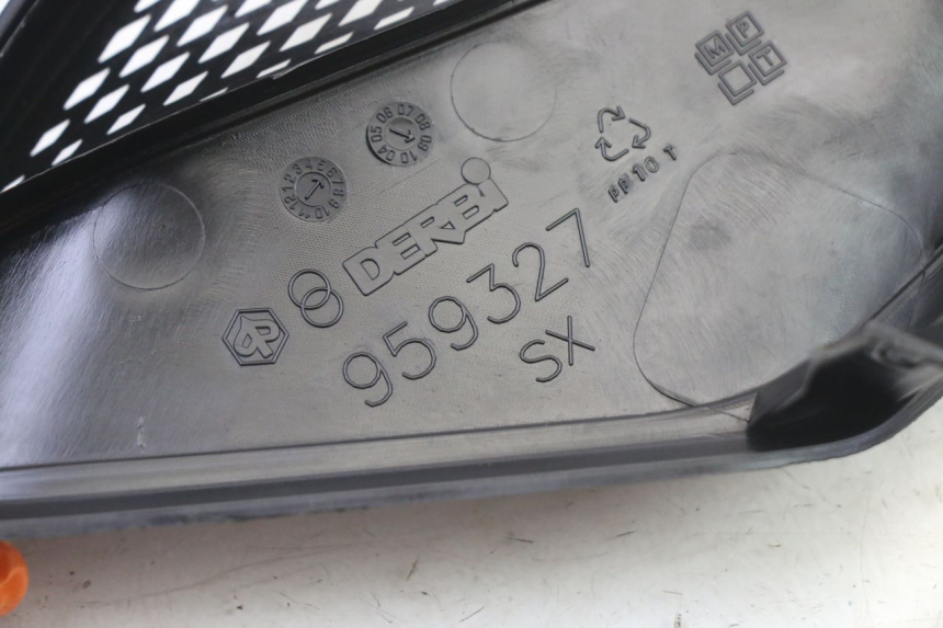 photo de RADIADOR CUBIERTA IZQUIERDA PIAGGIO NRG POWER PUREJET 50 (2018 - 2021) - Detalles de los puntos de fijación