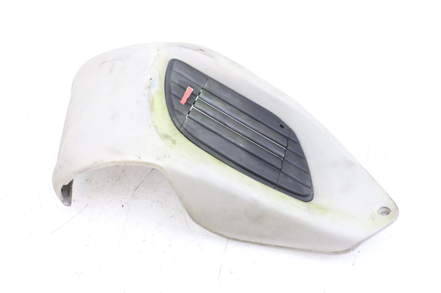 photo de RADIADOR CUBIERTA IZQUIERDA GILERA RUNNER LC 50 (1997 - 1998) - Detalles de los puntos de fijación