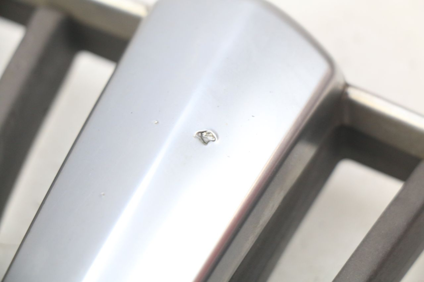 photo de REJILLA DEL RADIADOR PIAGGIO MP3 LT 400 (2007 - 2012) - Zoom estado de uso