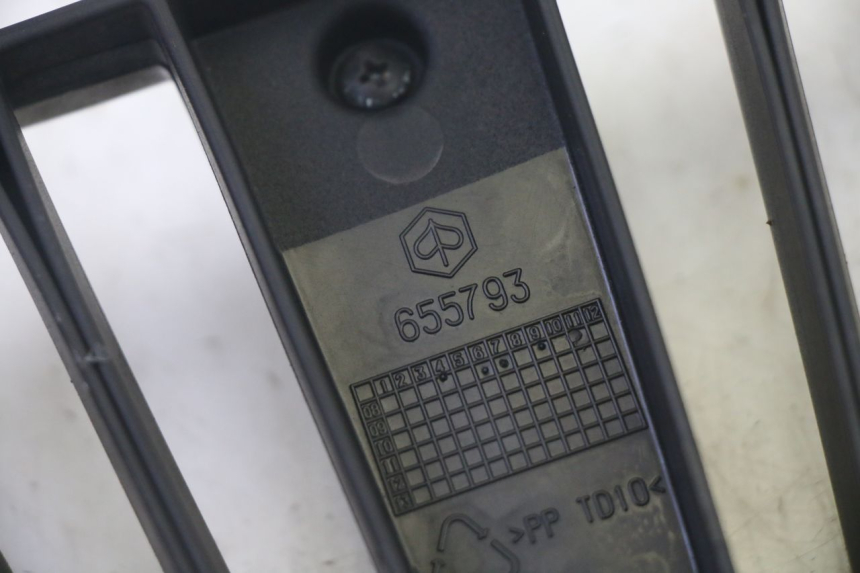 photo de RADIADOR CUBIERTA PIAGGIO MP3 RL 250 (2006 - 2010) - Vista general del producto