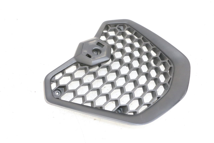 photo de RADIADOR CUBIERTA PIAGGIO MP3 500 (2016 - 2018) - Detalles de los puntos de fijación