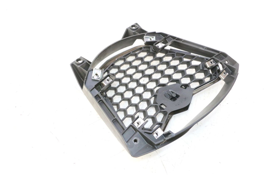 photo de RADIADOR CUBIERTA PIAGGIO MP3 500 (2016 - 2018) - Detalles de los puntos de fijación