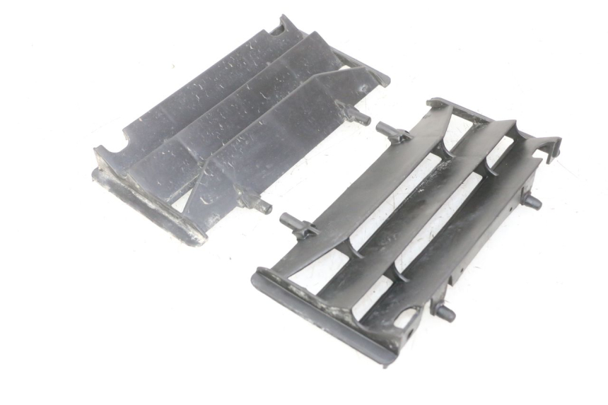 photo de RADIADOR CUBIERTA RIEJU MRT 50 (2018 - 2021) - Detalle de la pieza