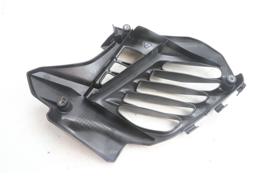 photo de RADIADOR CUBIERTA YAMAHA N-MAX NMAX 125 (2021 - 2024) - Primer plano técnico