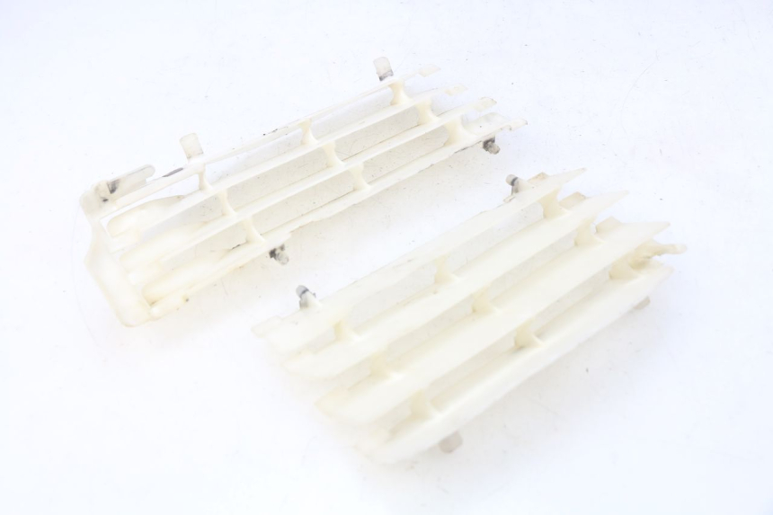 photo de REJILLA DEL RADIADOR SUZUKI RM-Z RMZ 250 (2010 - 2016) - Primer plano técnico