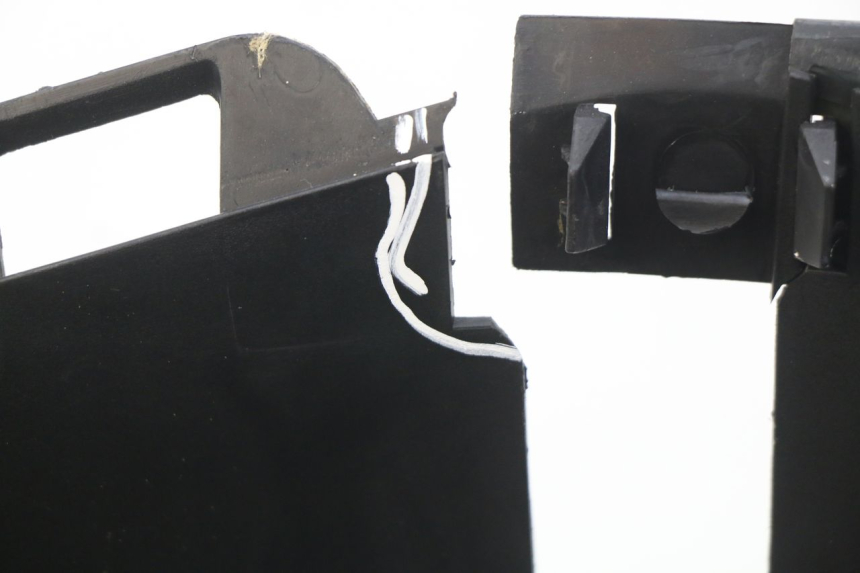 photo de REJILLA DEL RADIADOR PEUGEOT SATELIS COMPRESSOR K15 125 (2006 - 2009) - Estado de la superficie y material