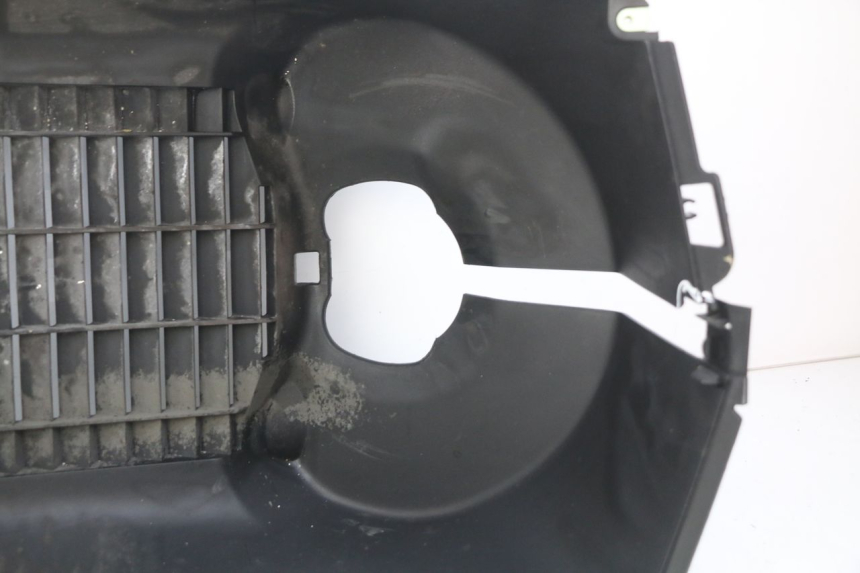 photo de REJILLA DEL RADIADOR PEUGEOT SATELIS COMPRESSOR K15 125 (2006 - 2009) - Recambio usado revisado