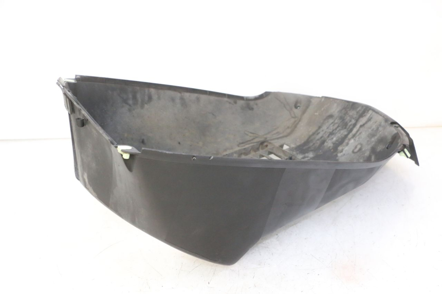 photo de RADIADOR CUBIERTA PEUGEOT SATELIS 125 (2013 - 2018) - Detalles de los puntos de fijación