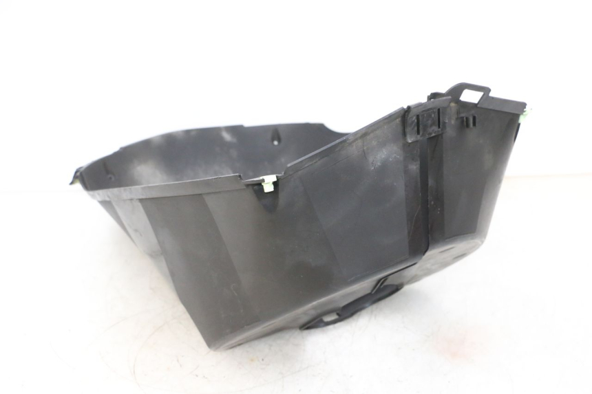 photo de RADIADOR CUBIERTA PEUGEOT SATELIS 125 (2013 - 2018) - Detalles de los puntos de fijación