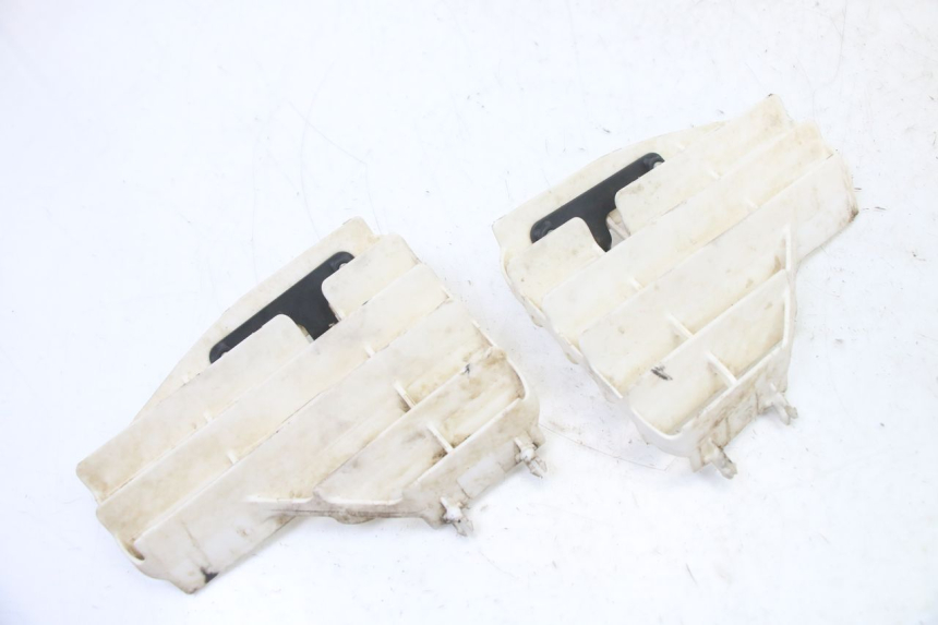 photo de RADIADOR CUBIERTA SMALL MX THUNDER 250 - Primer plano técnico