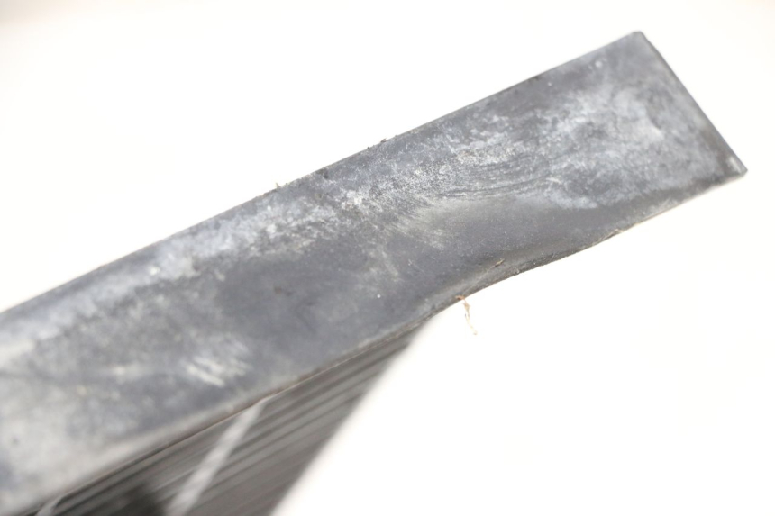 photo de RADIADOR CUBIERTA TRIUMPH SPRINT 900 (1995 - 1998) - Detalle de la pieza