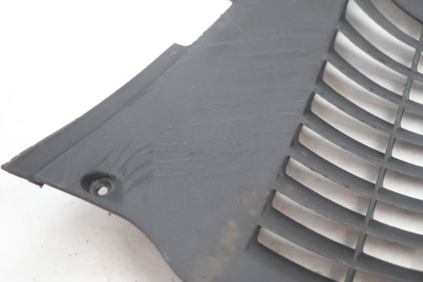 photo de RADIADOR CUBIERTA YAMAHA YP MAJESTY 125 (2007 - 2010) - Primer plano técnico