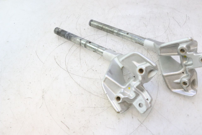 photo de MANILLAR GILERA GP 800 (2007 - 2013) - Detalles de los puntos de fijación