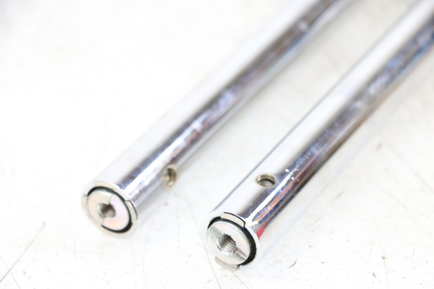 photo de MANILLAR ROYAL ENFIELD CONTINENTAL GT 650 (2019 - 2024) - Detalles de los puntos de fijación