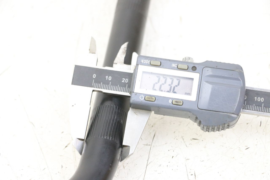 photo de MANILLAR ROYAL ENFIELD SCRAM 411 (2022 - 2024) - Detalle de la pieza