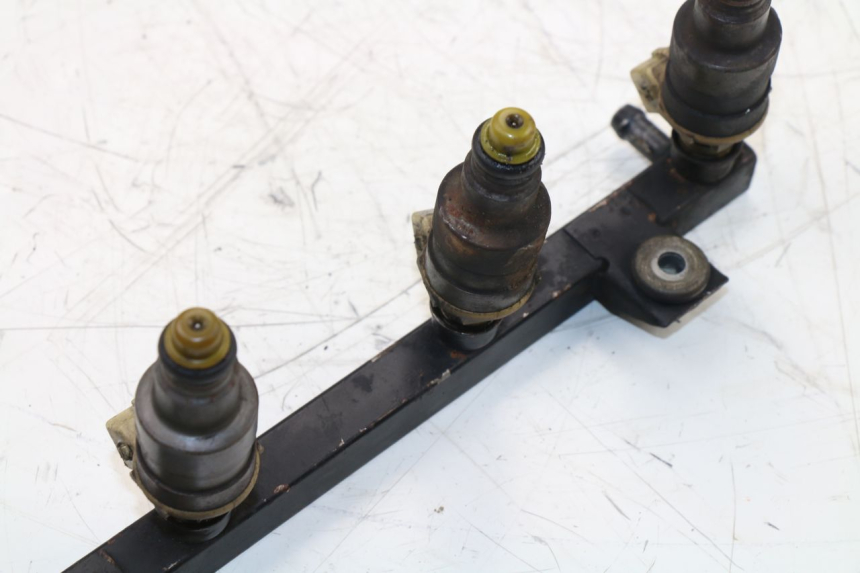 photo de INYECTOR BMW K100 1000 (1982 - 1990) - Primer plano técnico