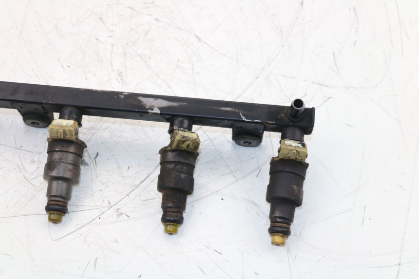 photo de INYECTOR BMW K100 1000 (1982 - 1990) - Detalles de los puntos de fijación