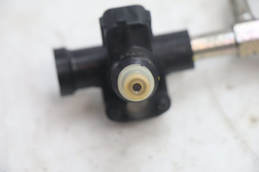photo de INYECTOR SUZUKI BURGMAN EXECUTIVE ABS 650 (2006 - 2012) - Detalles de los puntos de fijación