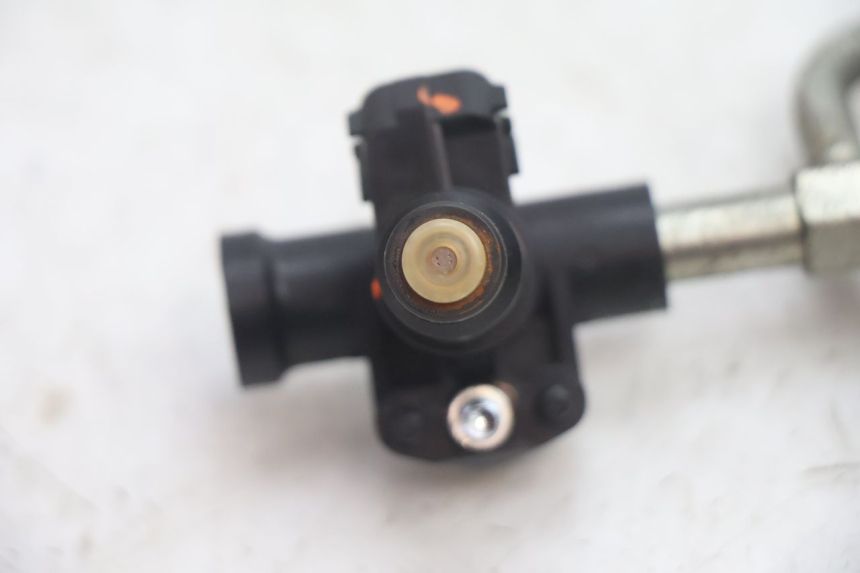 photo de INYECTOR SUZUKI BURGMAN EXECUTIVE ABS 650 (2006 - 2012) - Detalles de los puntos de fijación