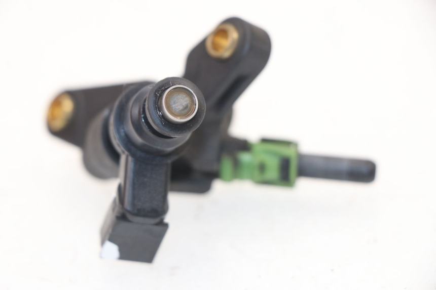 photo de INYECTOR HONDA CBF 125 (2009 - 2015) - Primer plano técnico
