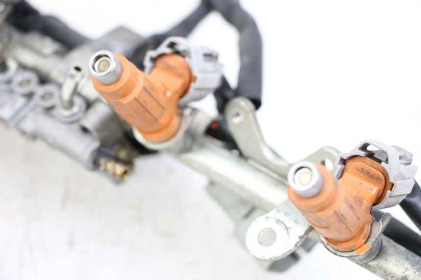 photo de INYECTOR YAMAHA FJR ABS 1300 (2006 - 2012) - Detalles de los puntos de fijación