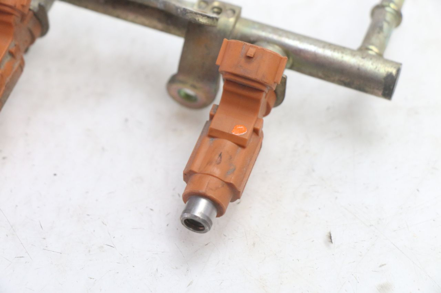 photo de INYECTOR YAMAHA FJR 1300 (2001 - 2005) - Primer plano técnico