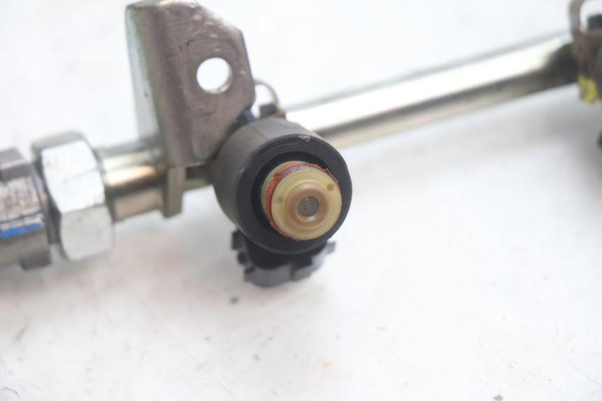 photo de INYECTOR HONDA FJS SILVER WING SILVERWING 400 (2005 - 2008) - Primer plano técnico