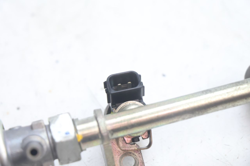 photo de INYECTOR HONDA FJS SILVER WING SILVERWING 400 (2005 - 2008) - Estado de la superficie y material