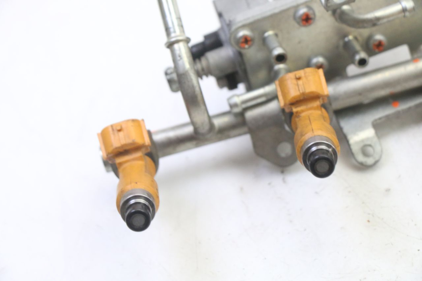 photo de INYECTOR YAMAHA FZ6 FAZER S2 600 (2007 - 2011) - Otra perspectiva